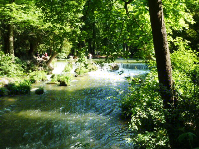 surfing in munich_Eisbach river